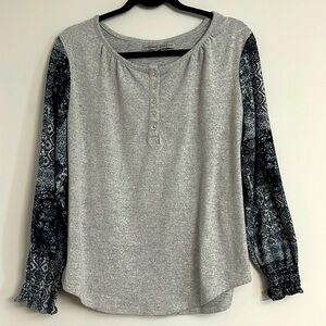 5/$15 Absolutely Famous. Size L.